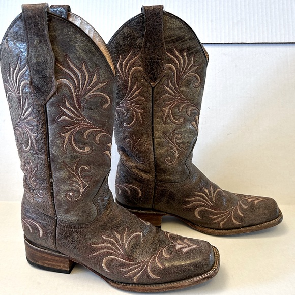 Circle G Shoes - Corral embroidered & leather women’s Circle G Filigree cowgirl boots in size 7.5